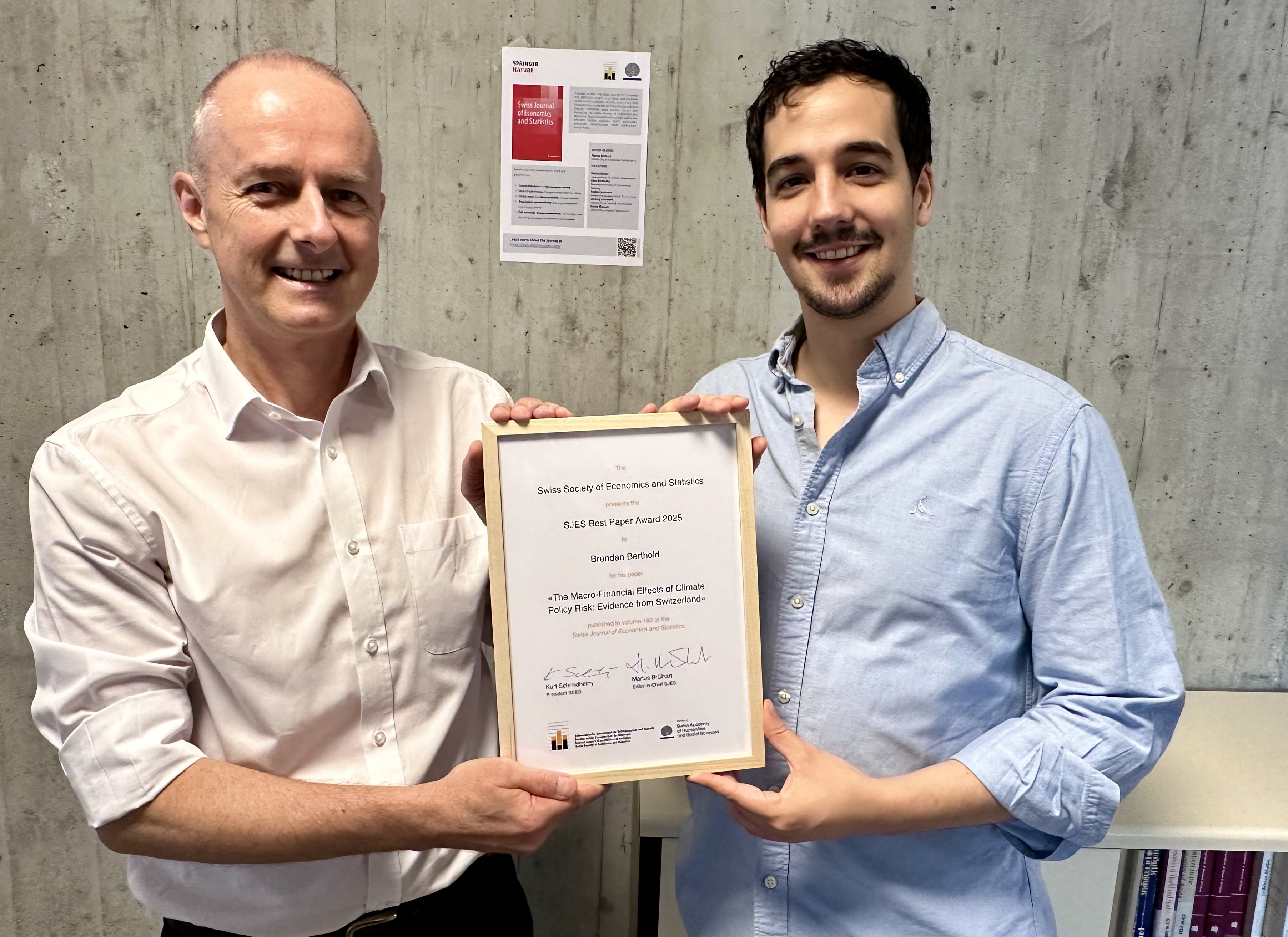 SJES Best Paper Award 2025, Marius Brülhart (editor-in-chief) and Brendan Berthold SJES Best Paper Award 2025, Marius Brülhart (editor-in-chief) and Brendan Berthold